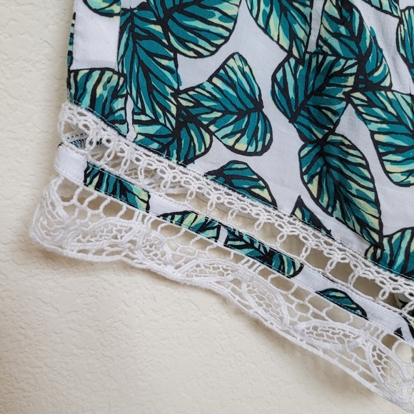 Tropical Short Summer Shorts - Large - Picture 3 of 4